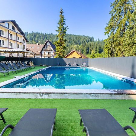 Madison Hotel Boekovel Buitenkant foto