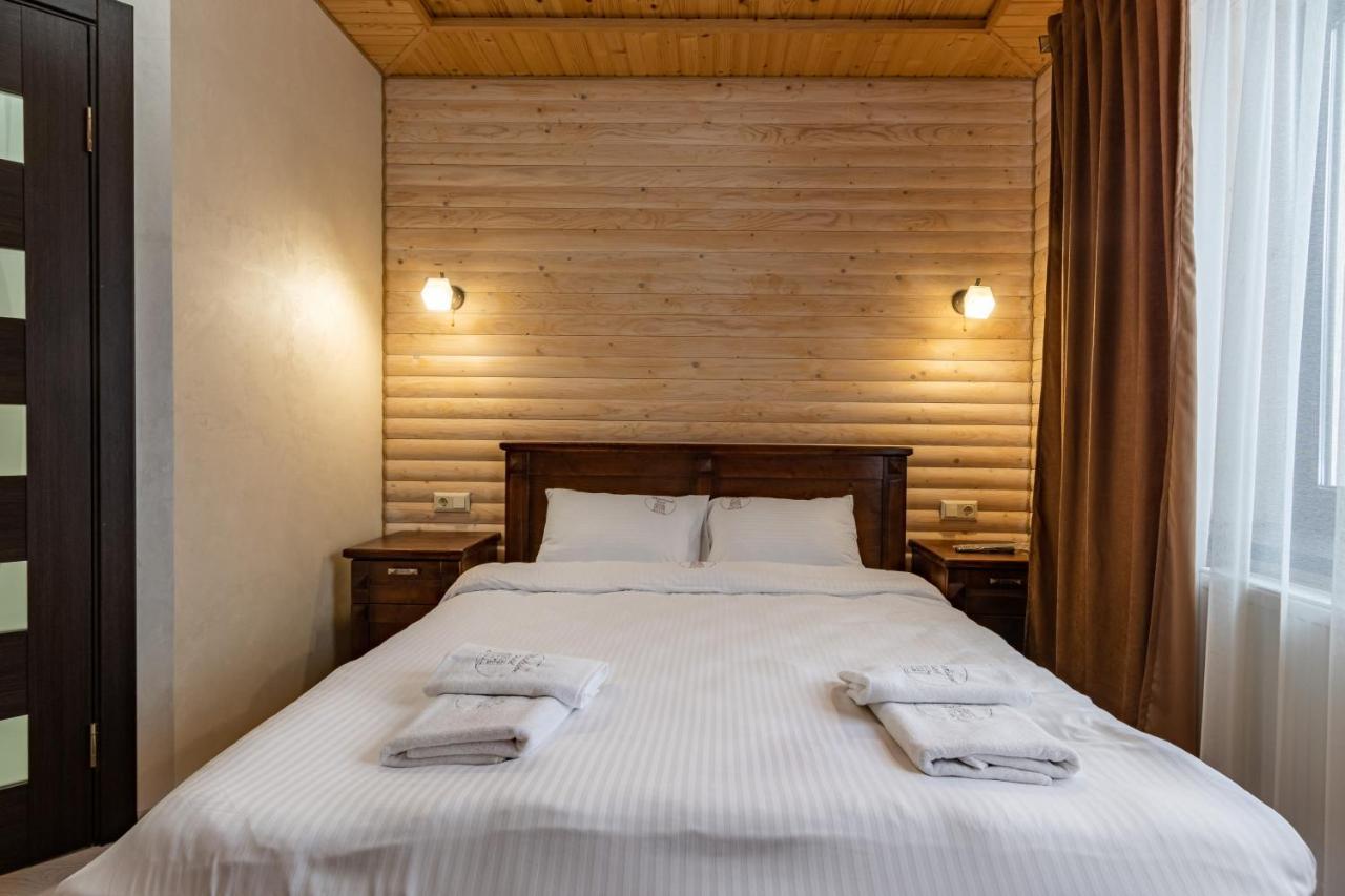 Madison Hotel Boekovel Buitenkant foto