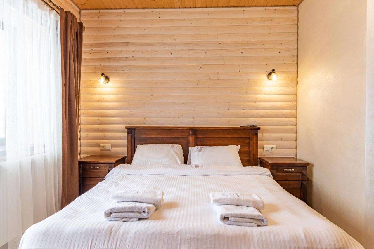 Madison Hotel Boekovel Buitenkant foto